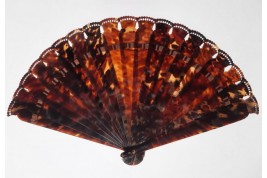 Tortoiseshell Countess. Fan circa 1880-1900