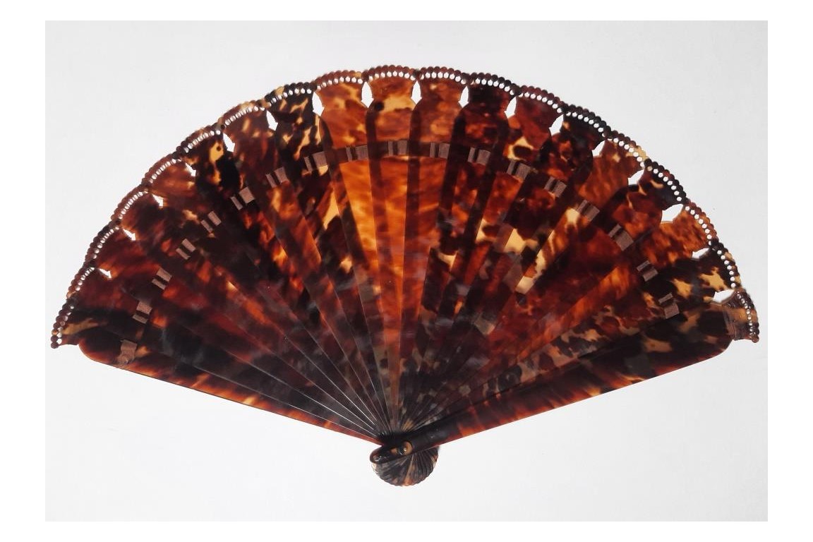 Tortoiseshell Countess. Fan circa 1880-1900