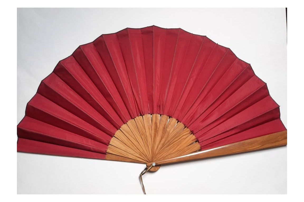 Red mosquito. Fashion fan, late 19th century