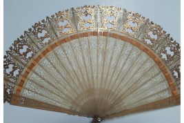 Horn. Fan circa 1835-40