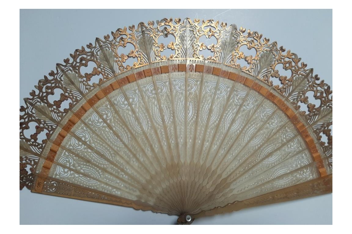 Horn. Fan circa 1835-40