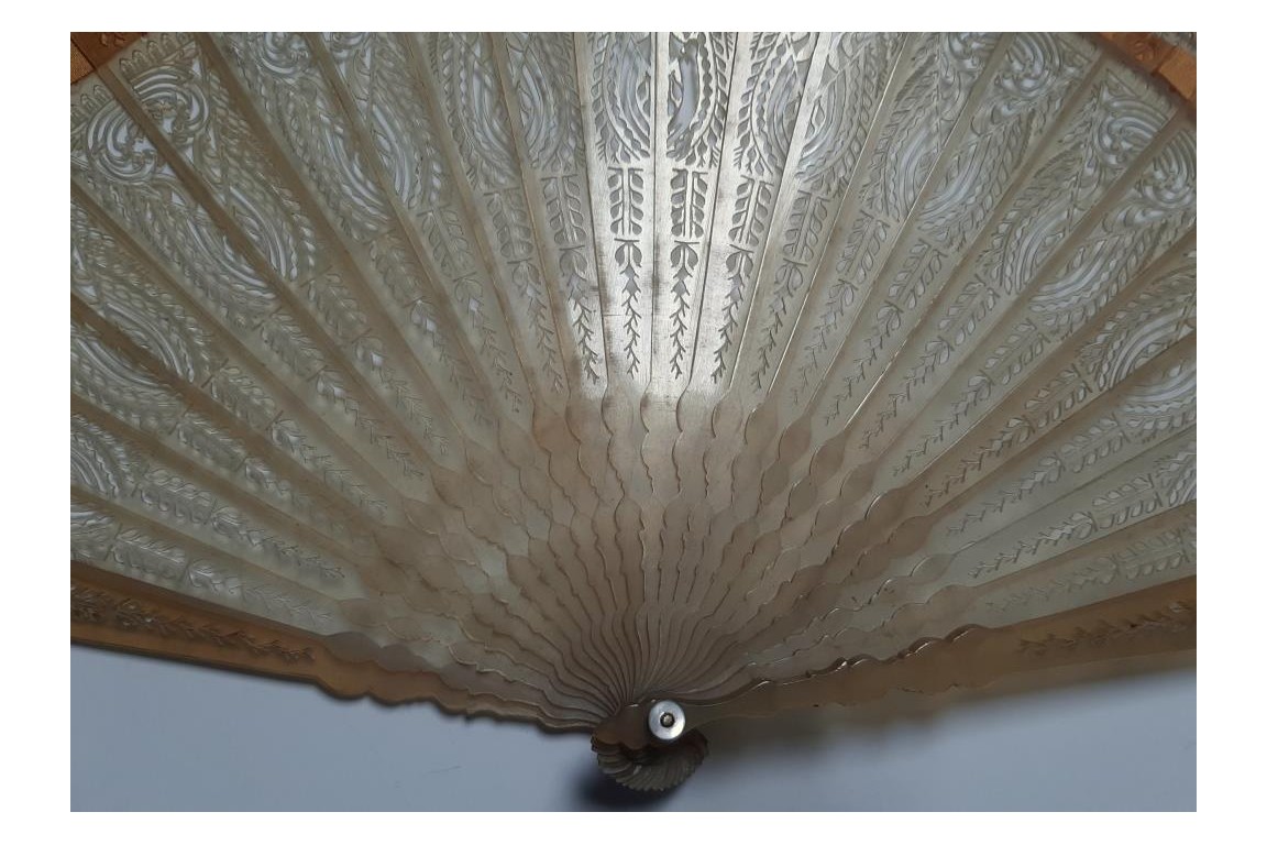 Horn. Fan circa 1835-40