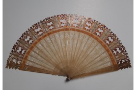 Horn. Fan circa 1835-40