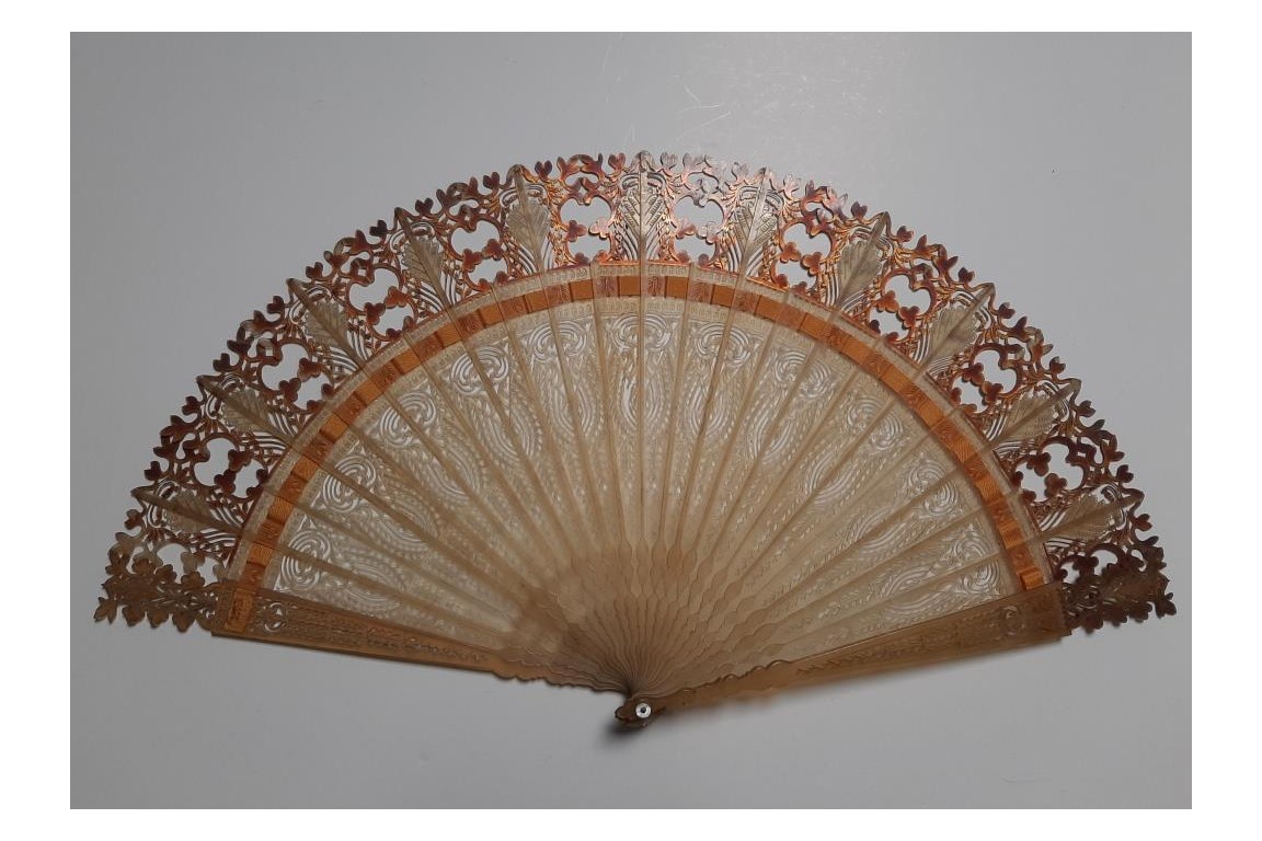 Horn. Fan circa 1835-40