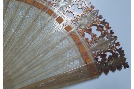 Horn. Fan circa 1835-40