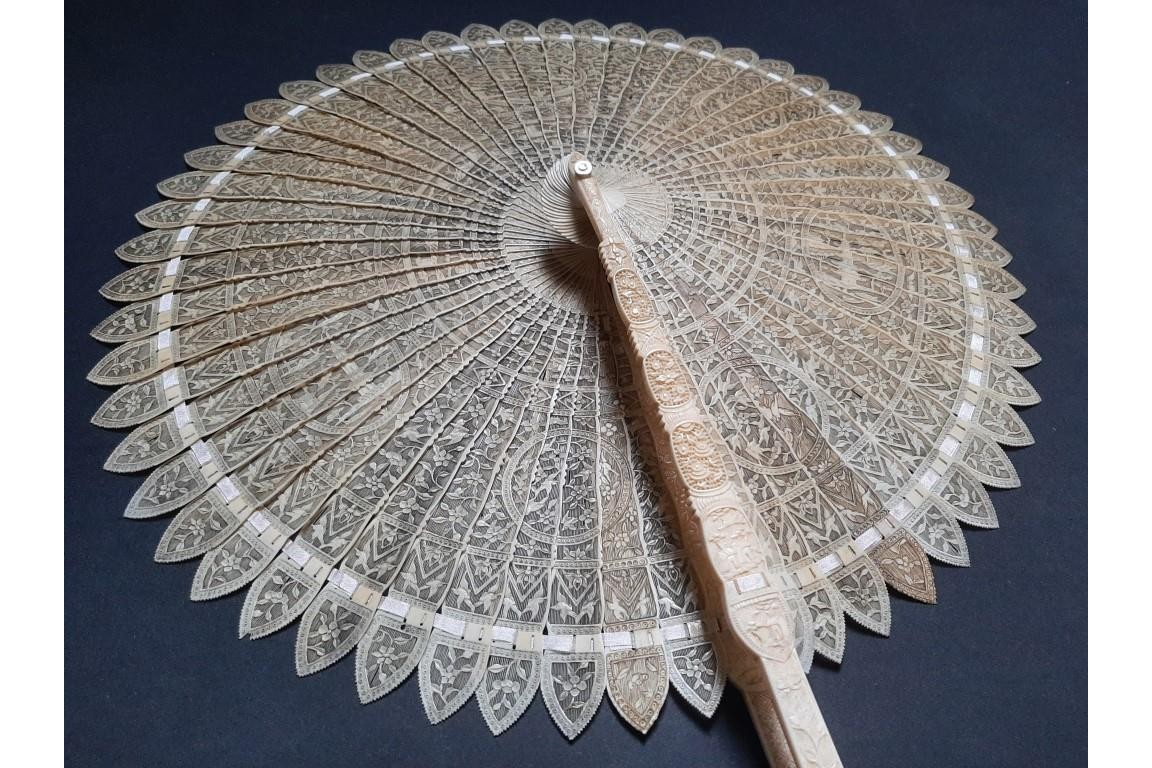 Master piece of China, cockade fan, circa 1790-1800