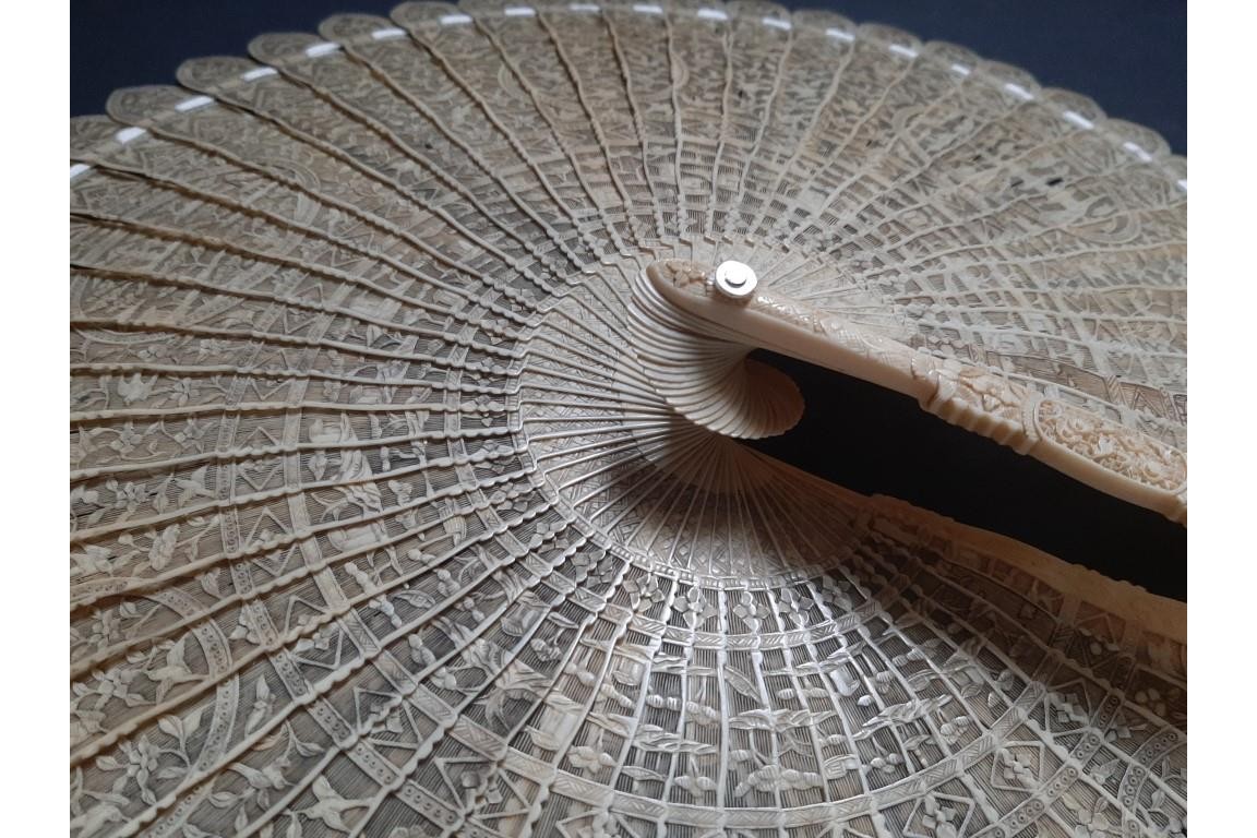 Master piece of China, cockade fan, circa 1790-1800