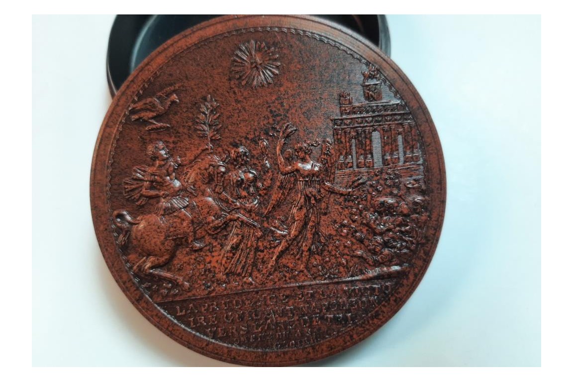 Prudence and Victory guiding Napoleon, First Empire snuffbox