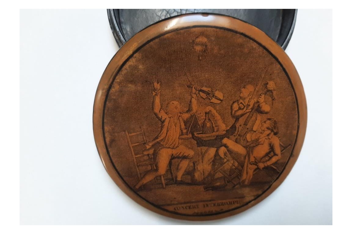 Concert interrupted... by a hot-air balloon. Snuffbox, early 19th century