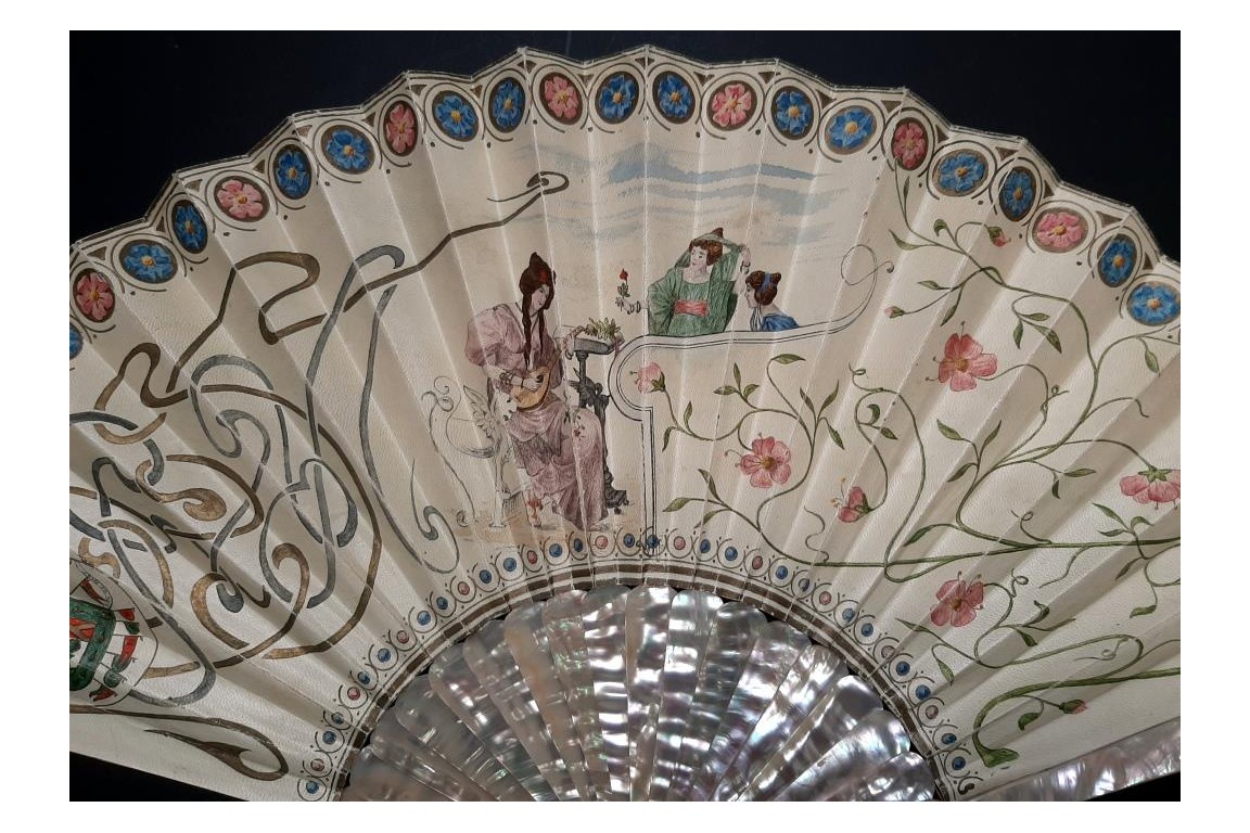 Joueuse de mandoline, éventail Art Nouveau