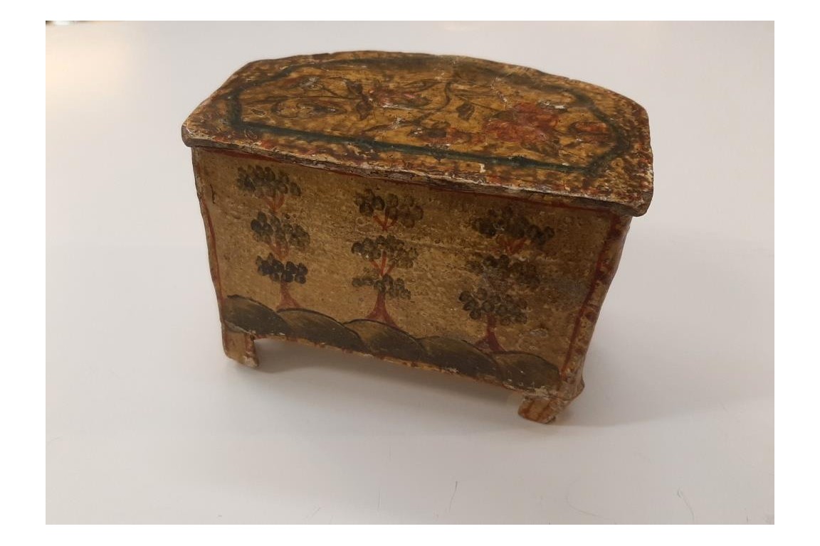 Petite commode. Boite XVIIIème. Italie ?